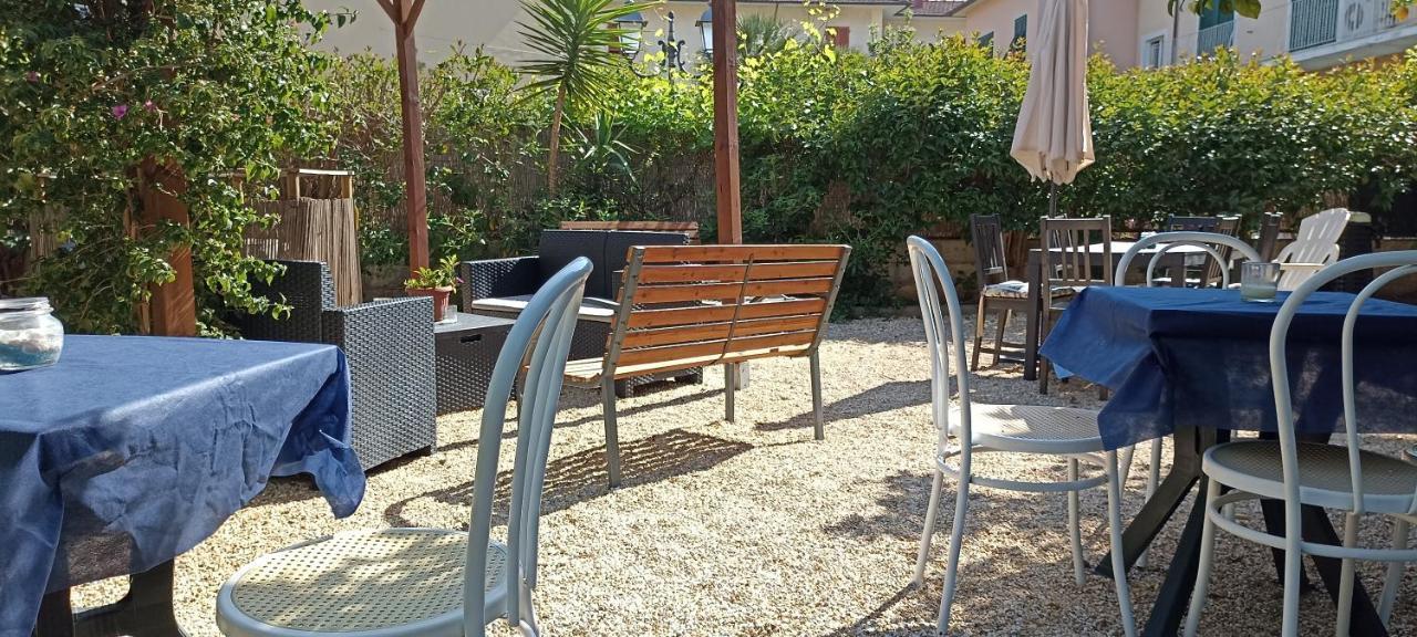 Hotel Villa Italia B&B Porto Azzurro Exterior foto